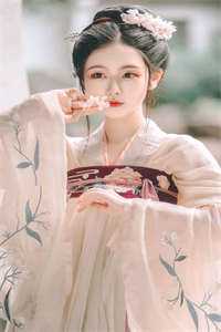 《假扮情侣，美女总裁怎么还玩真的了？》陈逸张志尧_(假扮情侣，美女总裁怎么还玩真的了？)完整版阅读